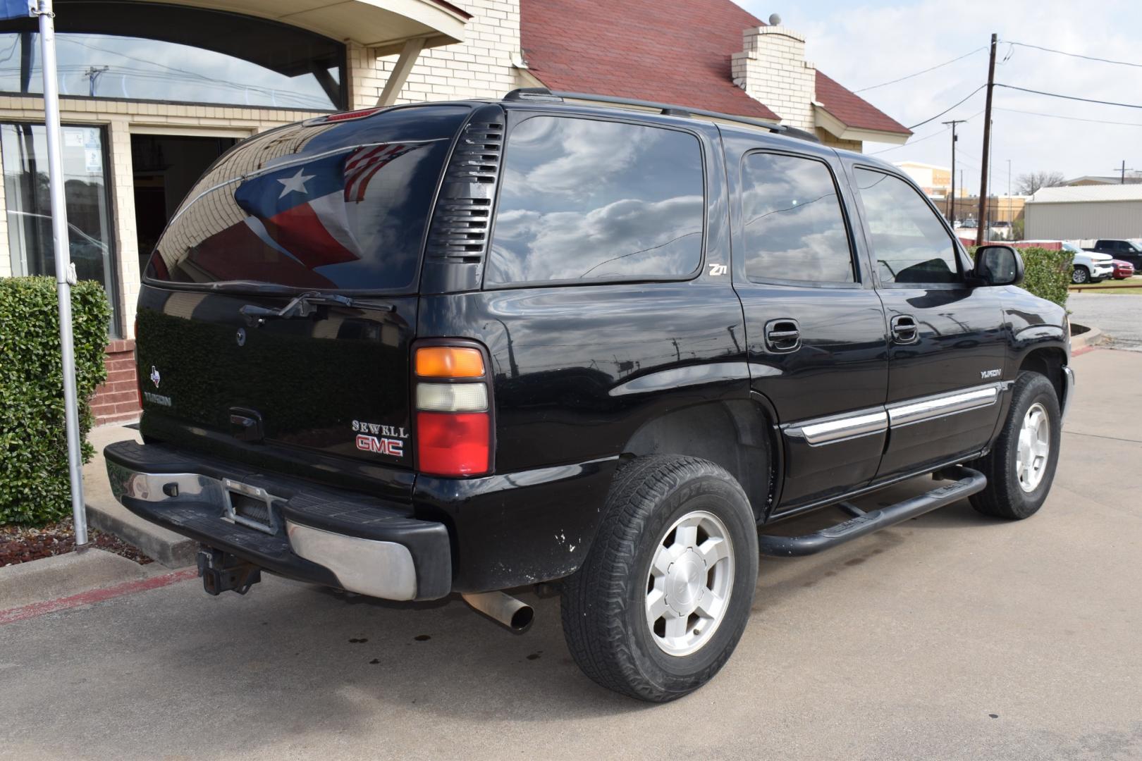 2004 Black /Tan GMC Yukon (1GKEK13Z64R) , located at 5925 E. BELKNAP ST., HALTOM CITY, TX, 76117, (817) 834-4222, 32.803799, -97.259003 - Buying a 2004 GMC Yukon 4WD can offer several benefits, including: Versatility: The GMC Yukon is known for its versatility, offering ample passenger seating and cargo space. The 4WD capability enhances its ability to handle various road conditions, making it suitable for both urban and off-road dri - Photo#4